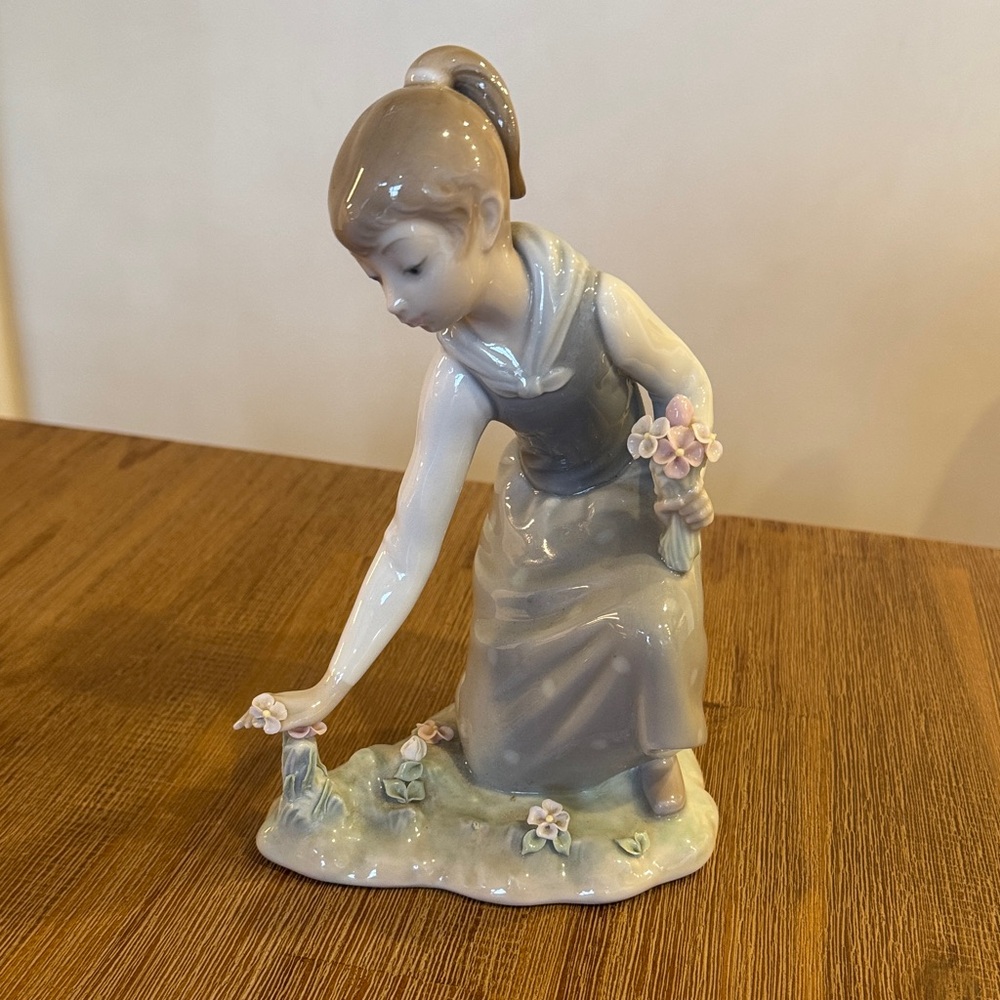 Lladro Porcelain Girl Figurine with flowers